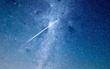 Wallpaper Shooting Star Under Blue Sky
