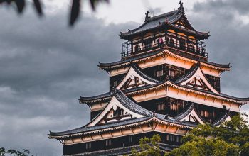 Wallpaper Himeji Castle: Majestic White Heron