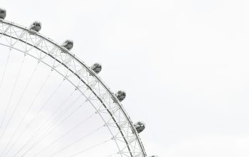 Wallpaper Ferris Wheel Ride Under an Overcast Sky