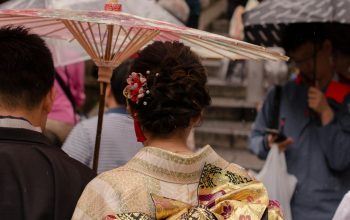 Wallpaper People Using Umbrellas