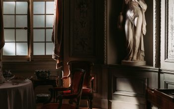 Wallpaper Chair Beside Table Beside Statue