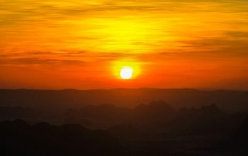 Wallpaper Silhouette of Mountain During Sunset