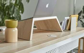 Wallpaper Laptop on Wooden Desk