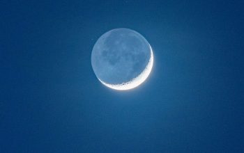Wallpaper Full Moon on Blue Sky