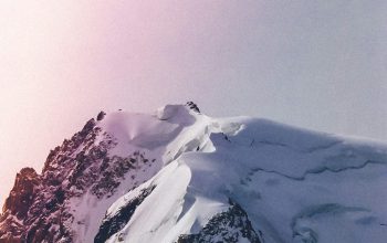 Wallpaper A Snowboarder on a Mountain Peak