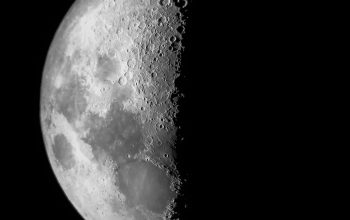 Wallpaper A Close Up of the Moon