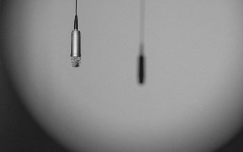 Wallpaper A Black and White Photo of a Light Fixture