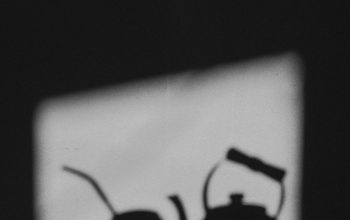 Wallpaper A Black and White Teapot and Kettle