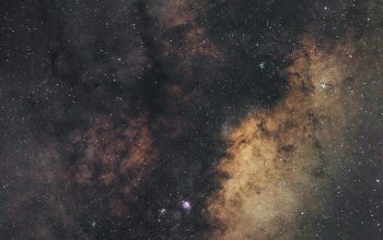 Wallpaper A Night Sky Filled with Lots of Stars
