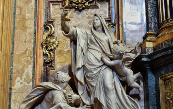 Wallpaper A Statue of a Woman and Two Men in a Church