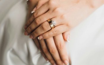 Wallpaper Woman Wearing Gold and Silver Rings