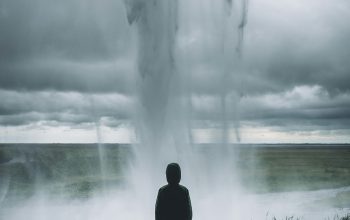 Wallpaper Toddler Standing in Front of Water Formation
