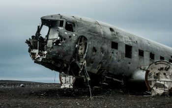 Wallpaper Crashed Plane