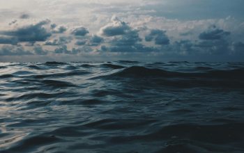 Wallpaper Sea Under White Clouds During Daytime