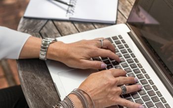 Wallpaper MacBook Pro Typing
