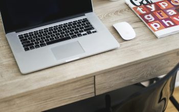 Wallpaper MacBook Pro on Table with Magic Mouse