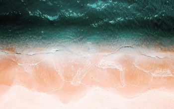 Wallpaper Bird’s Eye View of Two Yellow and Green Umbrellas on Beach