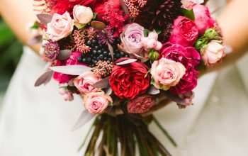 Wallpaper Bride Holding Flower Bouquet