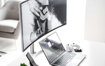 Wallpaper Silver Laptop on Table