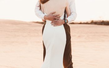 Wallpaper Couple Hugging on Desert Sand