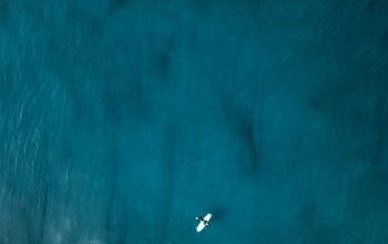 Wallpaper Aerial View of a Surfer Riding a Wave