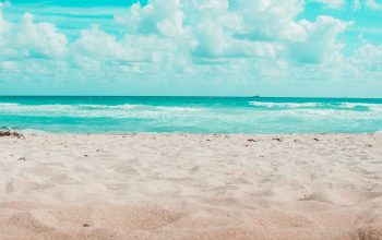 Wallpaper Beach Under Blue Sky and White Clouds During Daytime