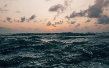 Wallpaper Sea Under Cloudy Sky in Nature Photography