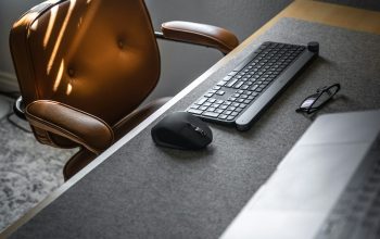 Wallpaper Black Keyboard on Desk