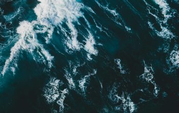 Wallpaper Crashing Waves