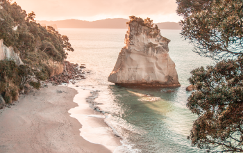 Wallpaper Rock Island Near Seashore