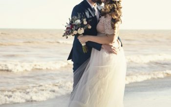 Wallpaper Bride and Groom Shoreline