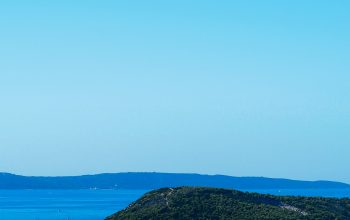 Wallpaper Aerial Photo of Island During Daytime