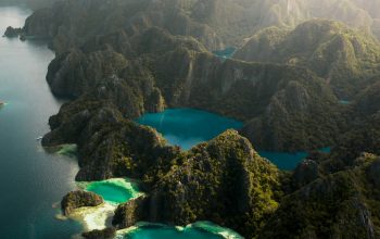 Wallpaper Aerial View of Blue Lake Surrounded by Mountains During Daytime