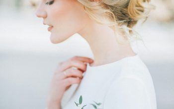Wallpaper Woman in White Long Sleeve Shirt with White Flower Headband