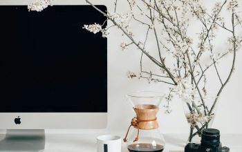 Wallpaper Silver iMac on White Table