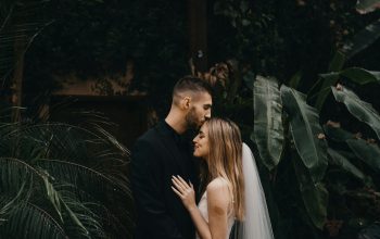 Wallpaper Man and Woman Kissing Near Green Plants During Daytime