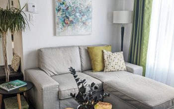 Wallpaper A Living Room Filled with Furniture and a Painting