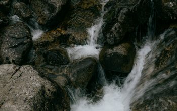 Wallpaper Waterfalls on Rocky Shore During Daytime
