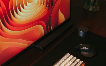 Wallpaper A Keyboard and Mouse on a Desk