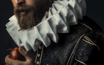 Wallpaper A Man with a Beard Holding an Apple