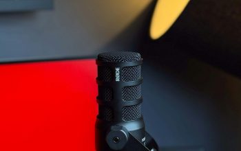 Wallpaper A Microphone in Front of a Red Wall