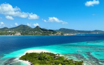 Wallpaper Beautiful Island with Crystal Clear Turquoise Waters