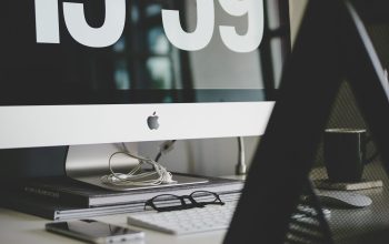 Wallpaper iMac on Table