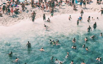 Wallpaper Crowded Beach People