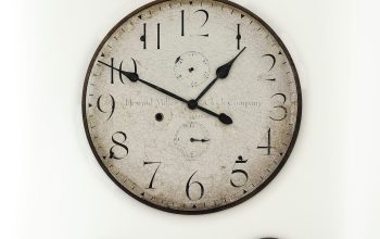 Wallpaper A Group of Clocks on a Wall