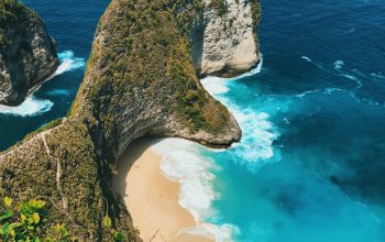 Wallpaper Aerial Photography of Cliff Near Shore