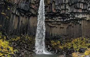 Wallpaper Rocky Waterfalls