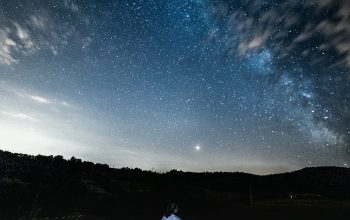 Wallpaper Two People in White Shirts Stargazing