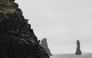 Wallpaper Raw Rock Formation