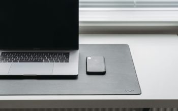 Wallpaper MacBook Pro on Desk Inside Room